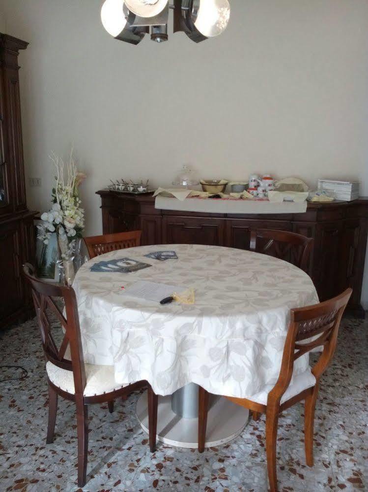 Casa Emanuela Bed and Breakfast Piazzola sul Brenta Exteriör bild